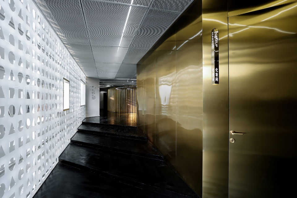 queen photo studio refurbishment by ntype