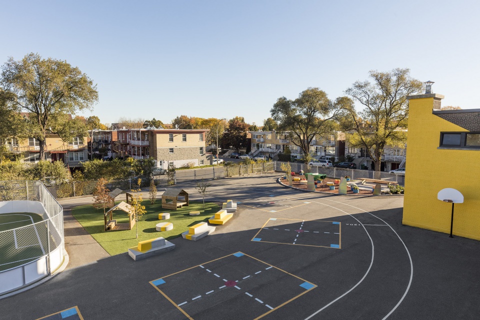 ecole sainte anne a new redesigned schoolyard by taktik design