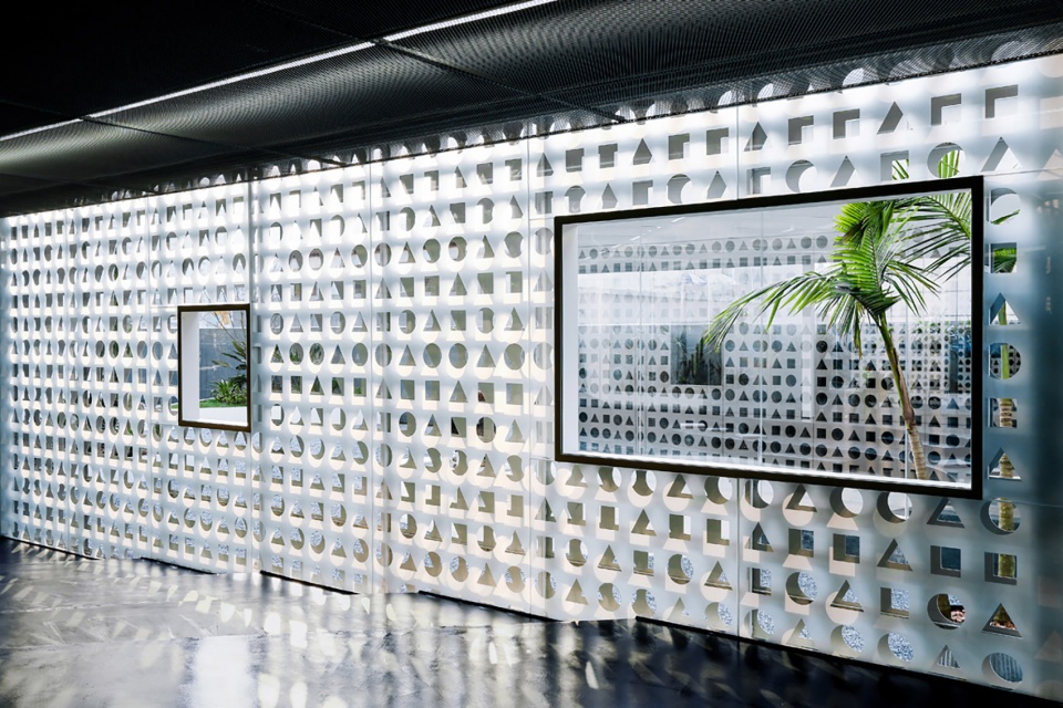 queen photo studio refurbishment by ntype