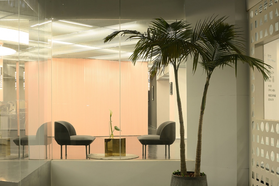 queen photo studio refurbishment by ntype