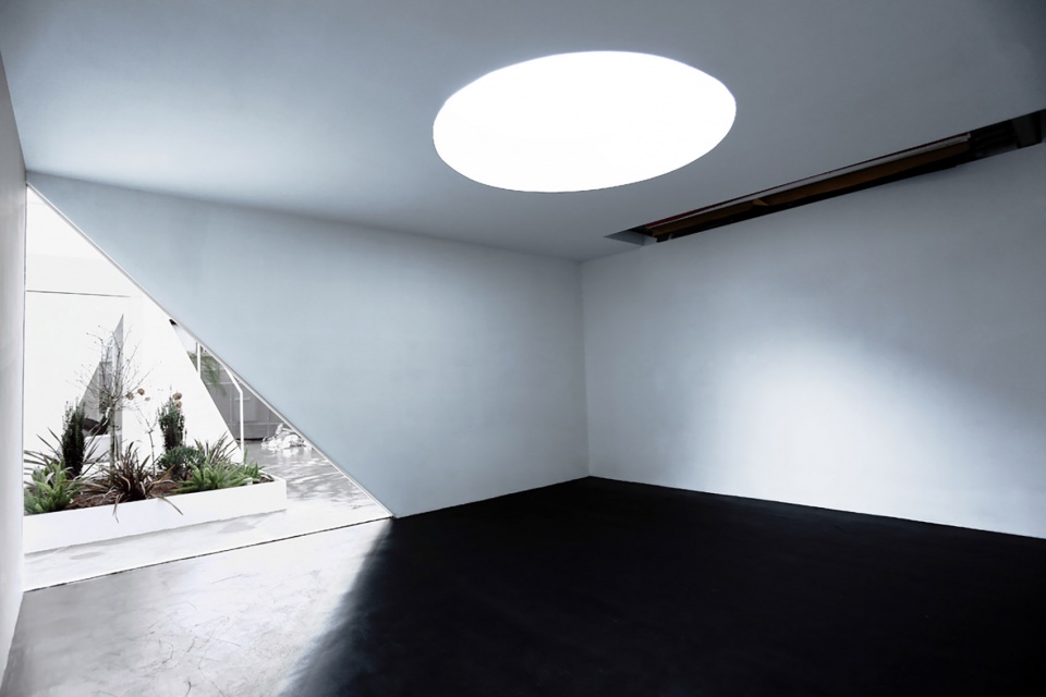 queen photo studio refurbishment by ntype