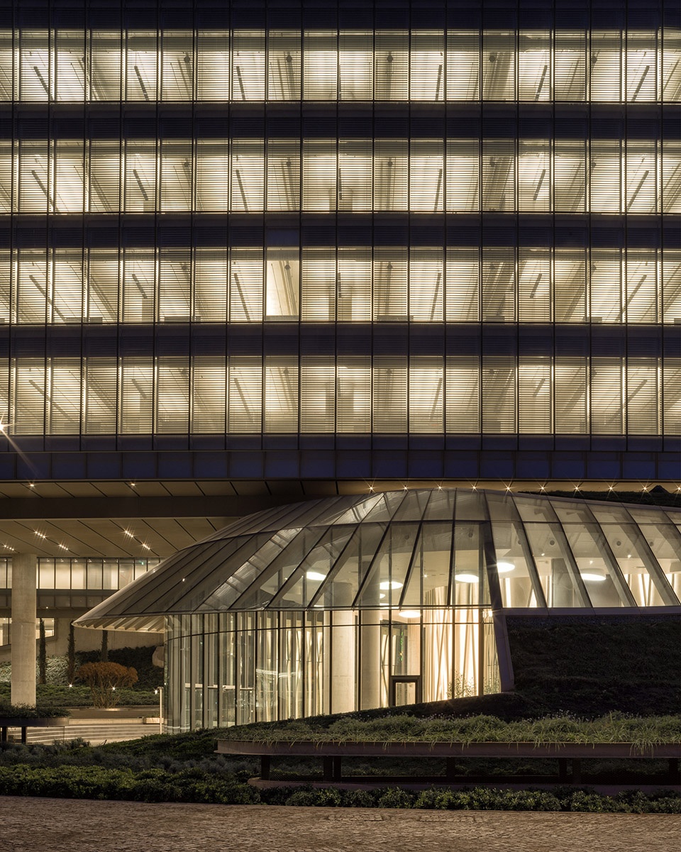 garanti bank by era architects