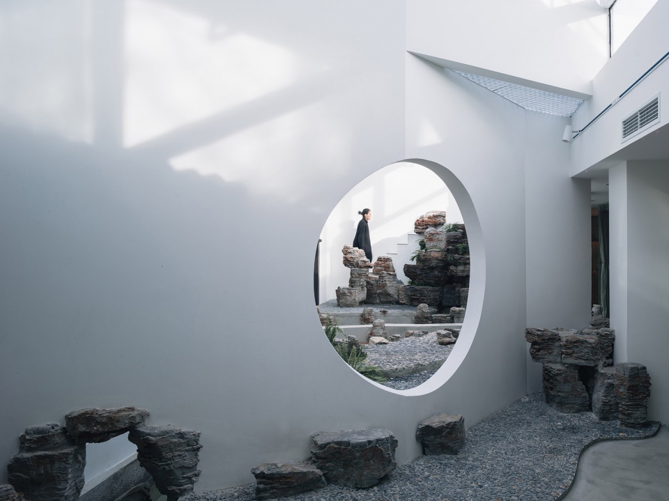 phoenix tree garden by atelier zz