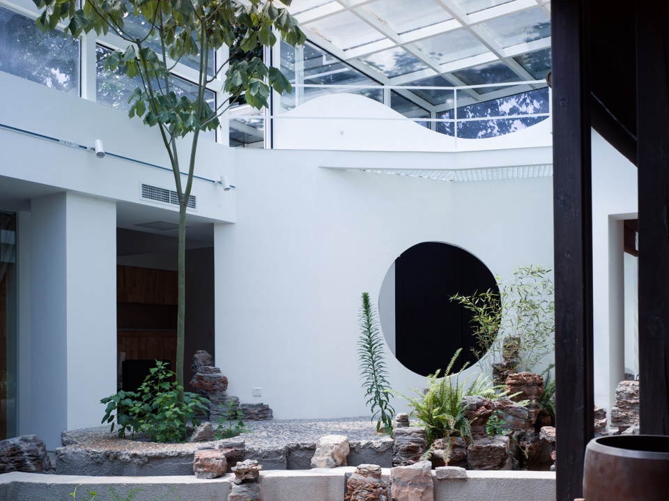 phoenix tree garden by atelier zz