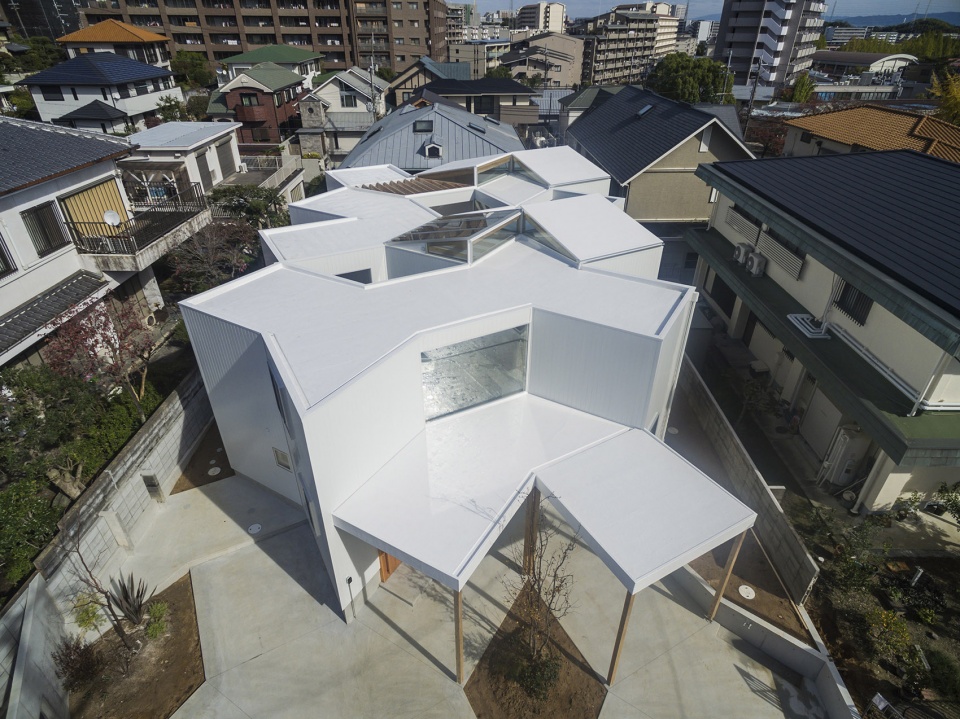 house in hokusetsu by tato architects