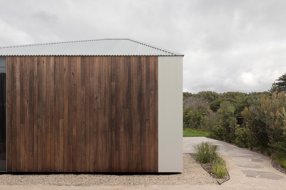 point lonsdale house by edition office