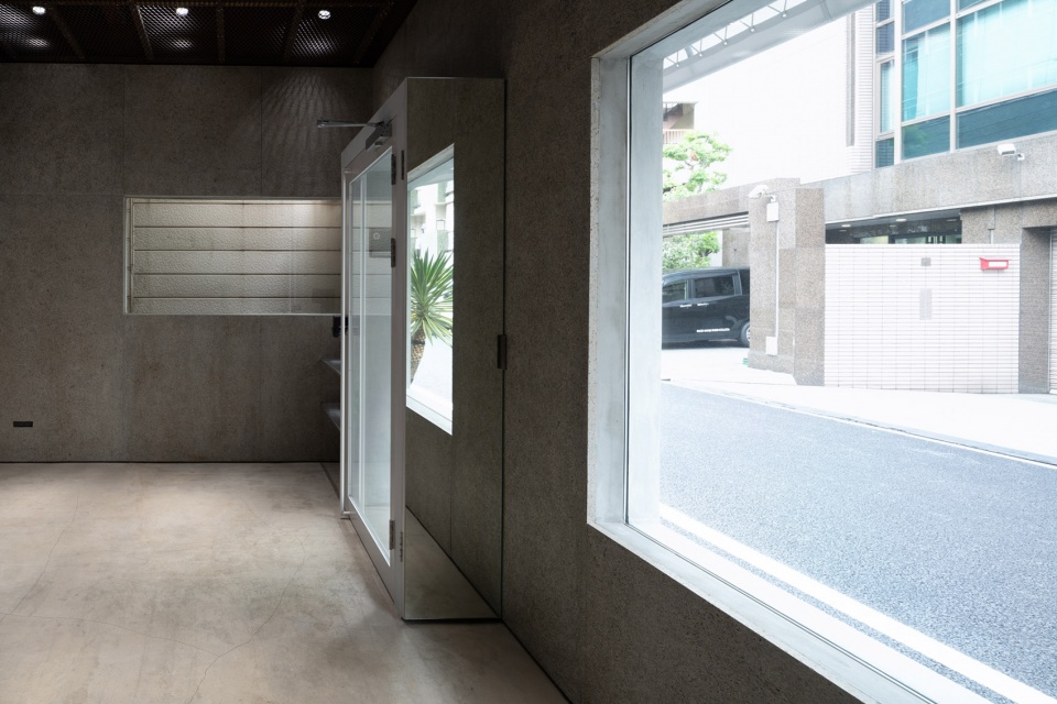 renovation of a retail space in tokyo by kosaku matsumoto