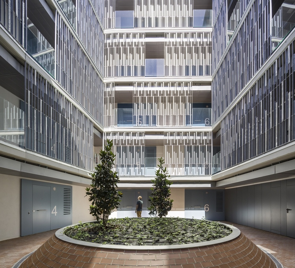 social housing at can batllo by espinet ubach 960x875
