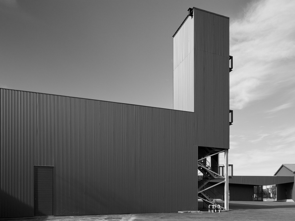 expansion construction works of the ansiao fire fighters headquarters by bruno dias arquitectura luis ventura arquitectura