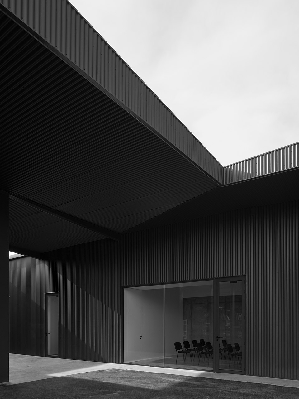 expansion construction works of the ansiao fire fighters headquarters by bruno dias arquitectura luis ventura arquitectura