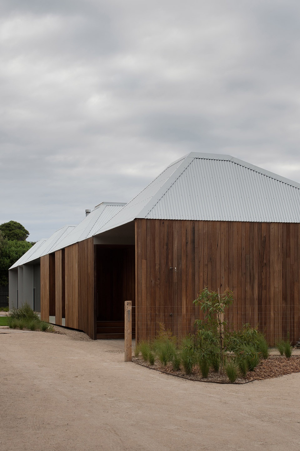 point lonsdale house by edition office