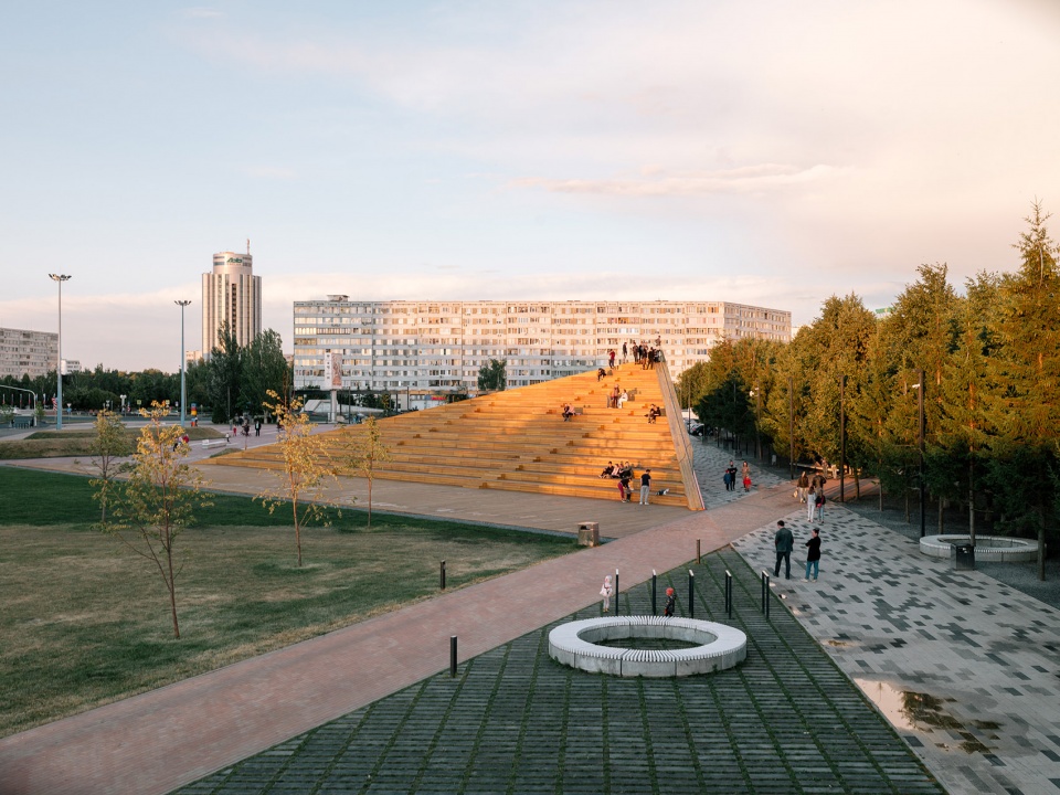 azatlyk central square of naberezhnye chelny by drom strelka kb