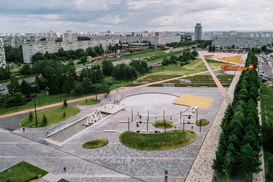 azatlyk central square of naberezhnye chelny by drom strelka kb