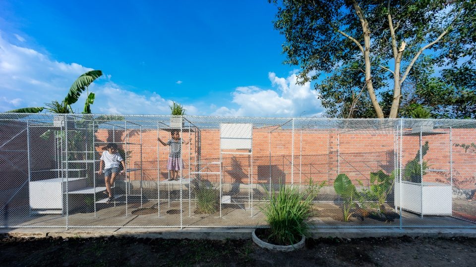 Chicken House by Tropical Space 960x540