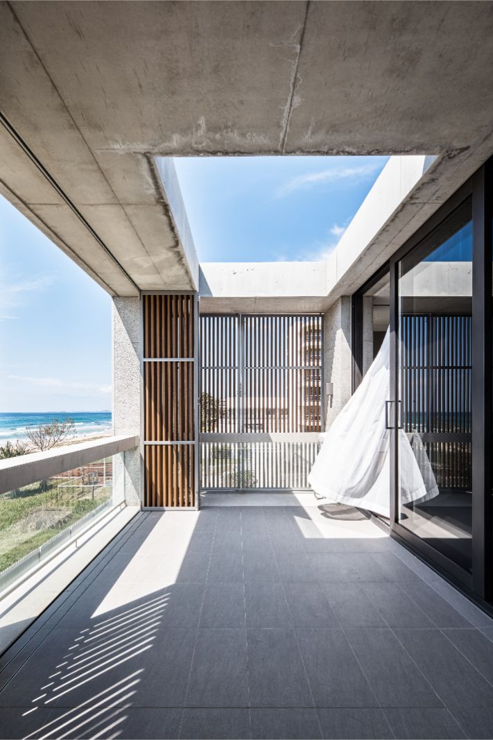 mermaid beach residence by be architecture