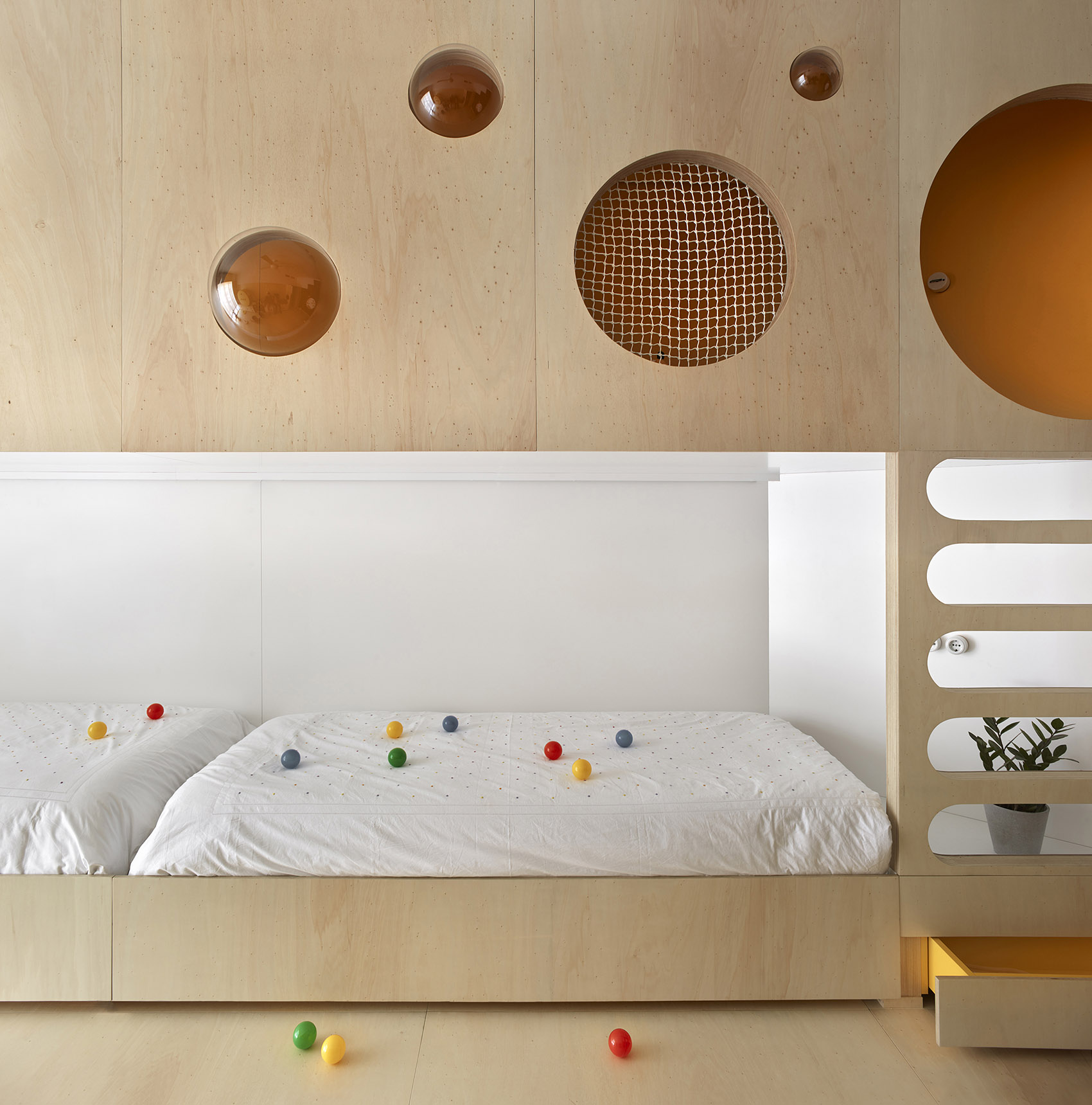 the toy box by estudio ji arquitectos