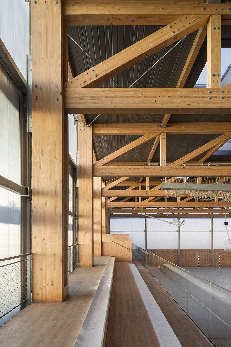 turo de la peira sports center by anna noguera arquitectura