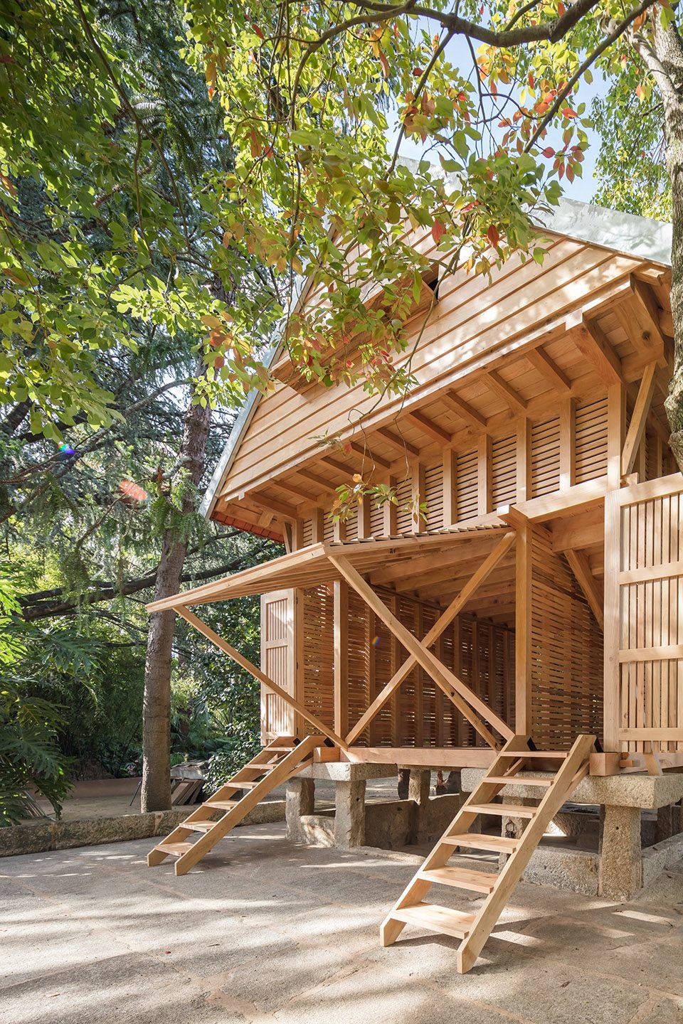 The Dovecote Granary by Tiago do Vale Architects 960x1440