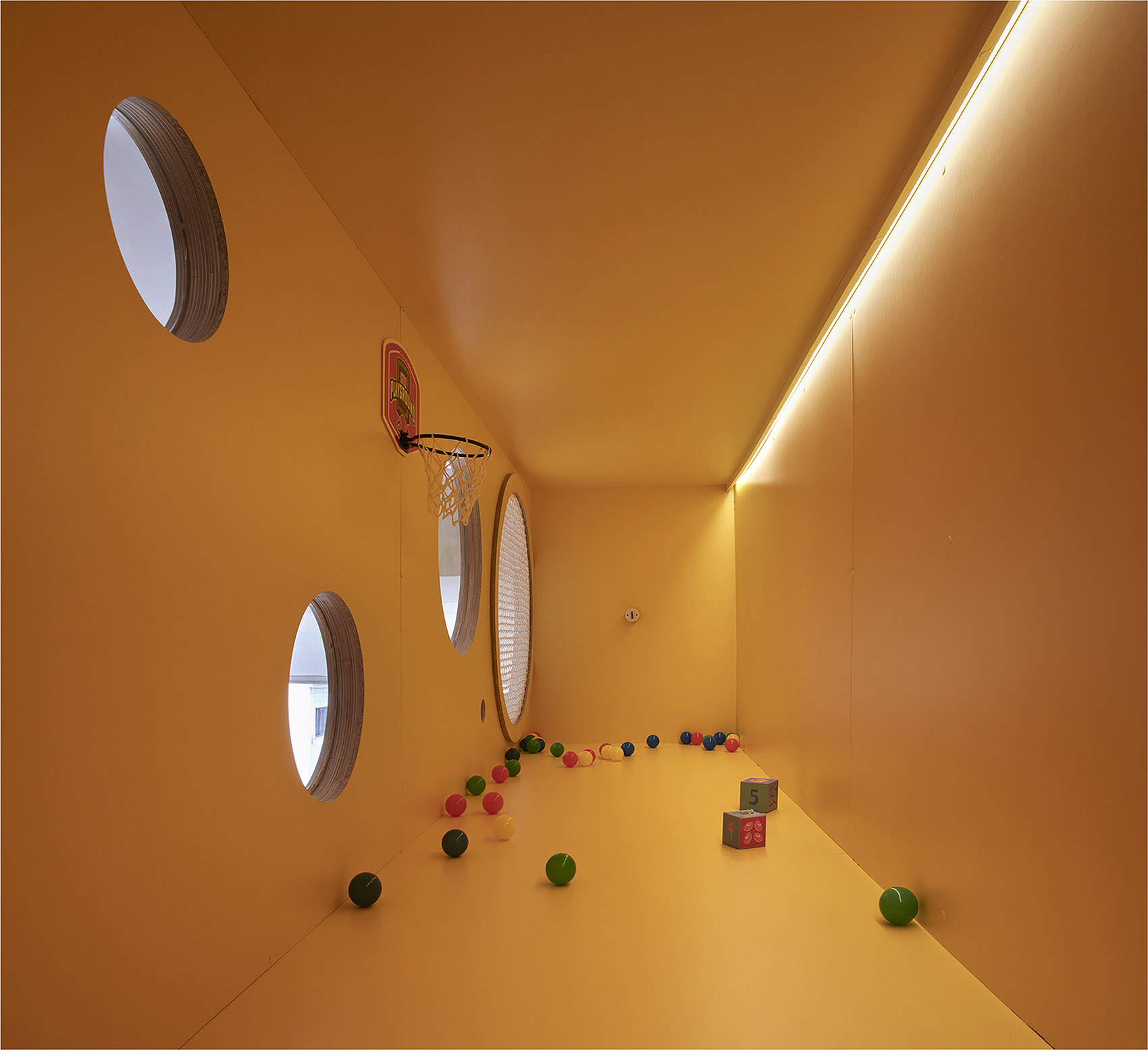 the toy box by estudio ji arquitectos