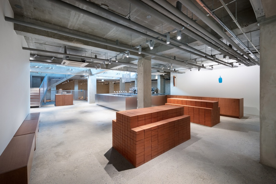 Blue Bottle Coffee Seongsu Store by Jo Nagasaka Schemata Architects