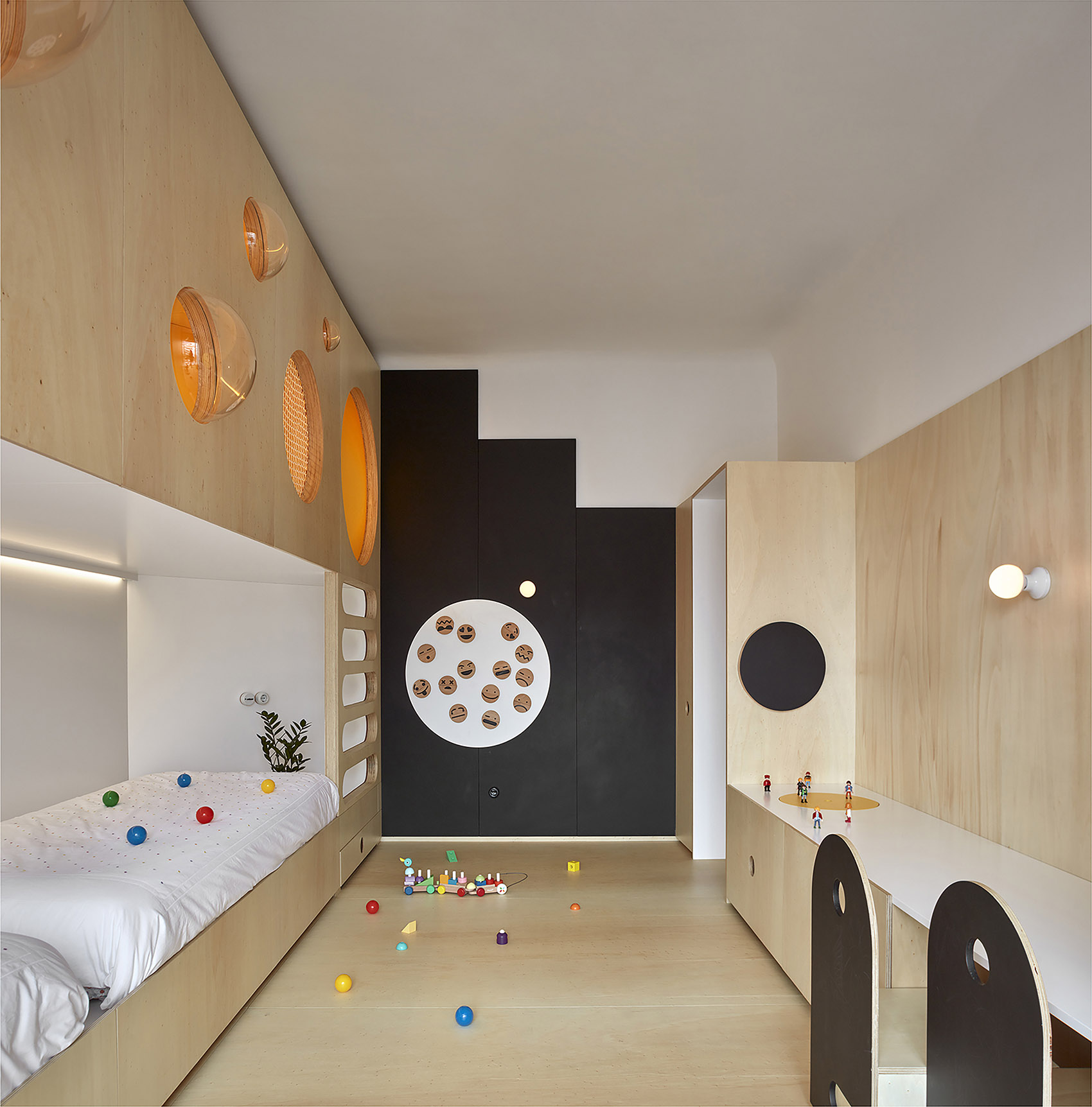 the toy box by estudio ji arquitectos