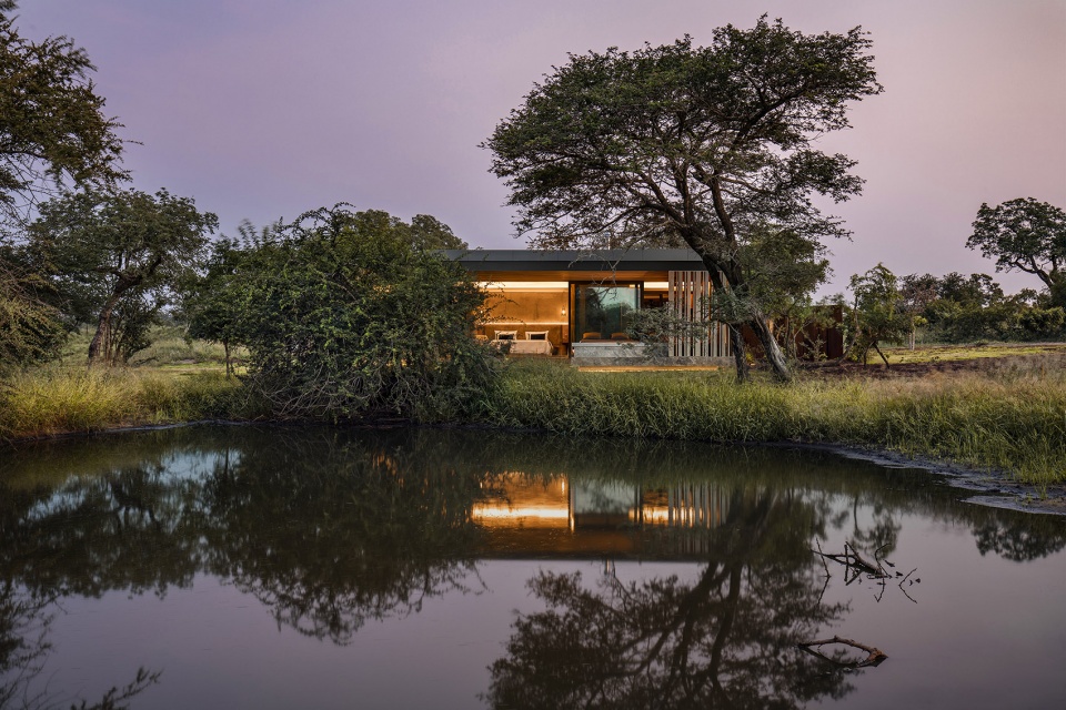 cheetah plains game lodge by arrcc