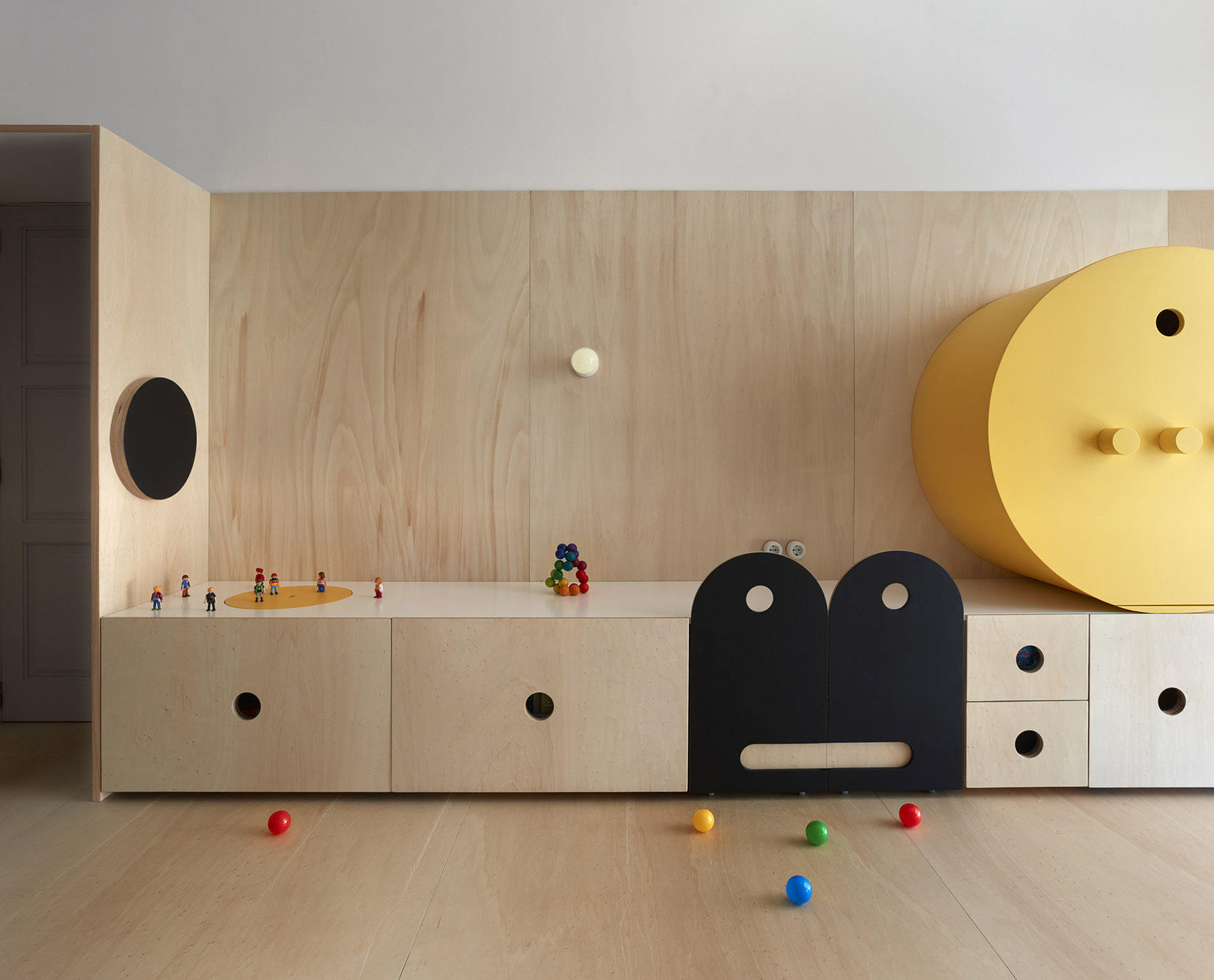the toy box by estudio ji arquitectos