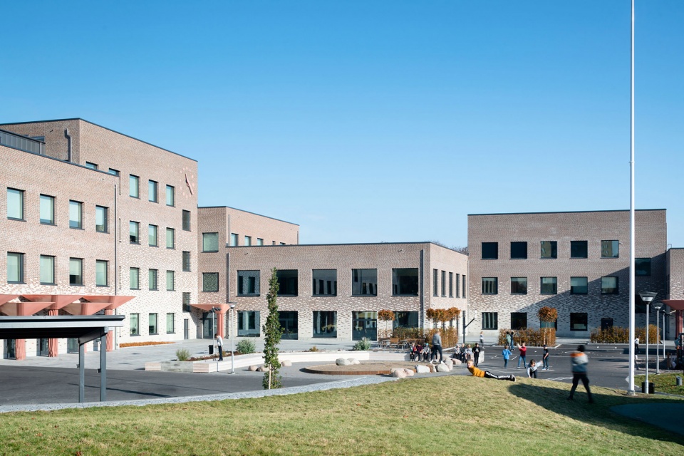 new tiunda school by c f moller architects