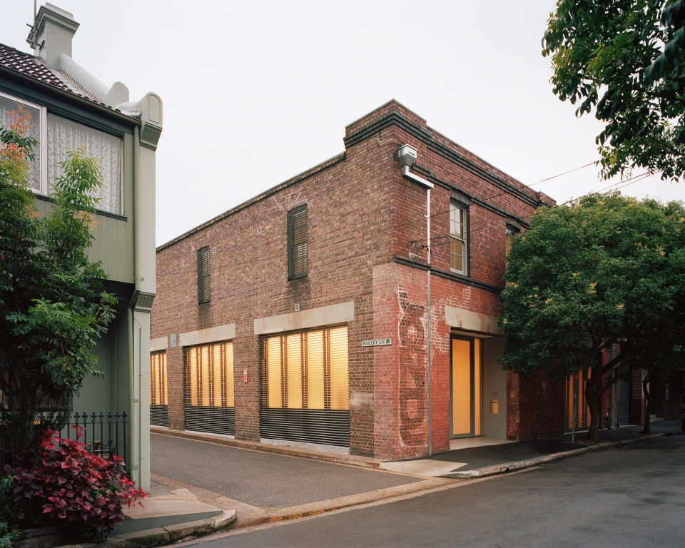 Redfern Warehouse by ian moore architects