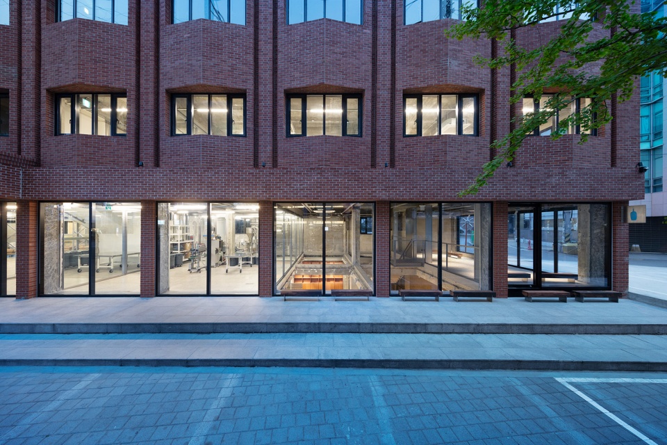 Blue Bottle Coffee Seongsu Store by Jo Nagasaka Schemata Architects