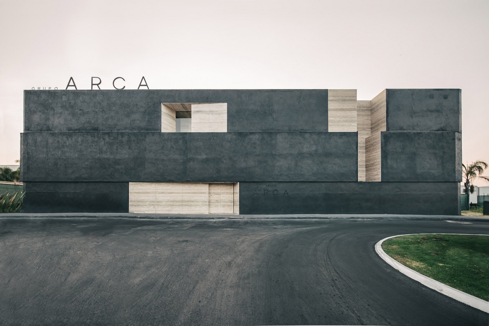 retail and warehouse for grupo arca by esrawe studio 960x641