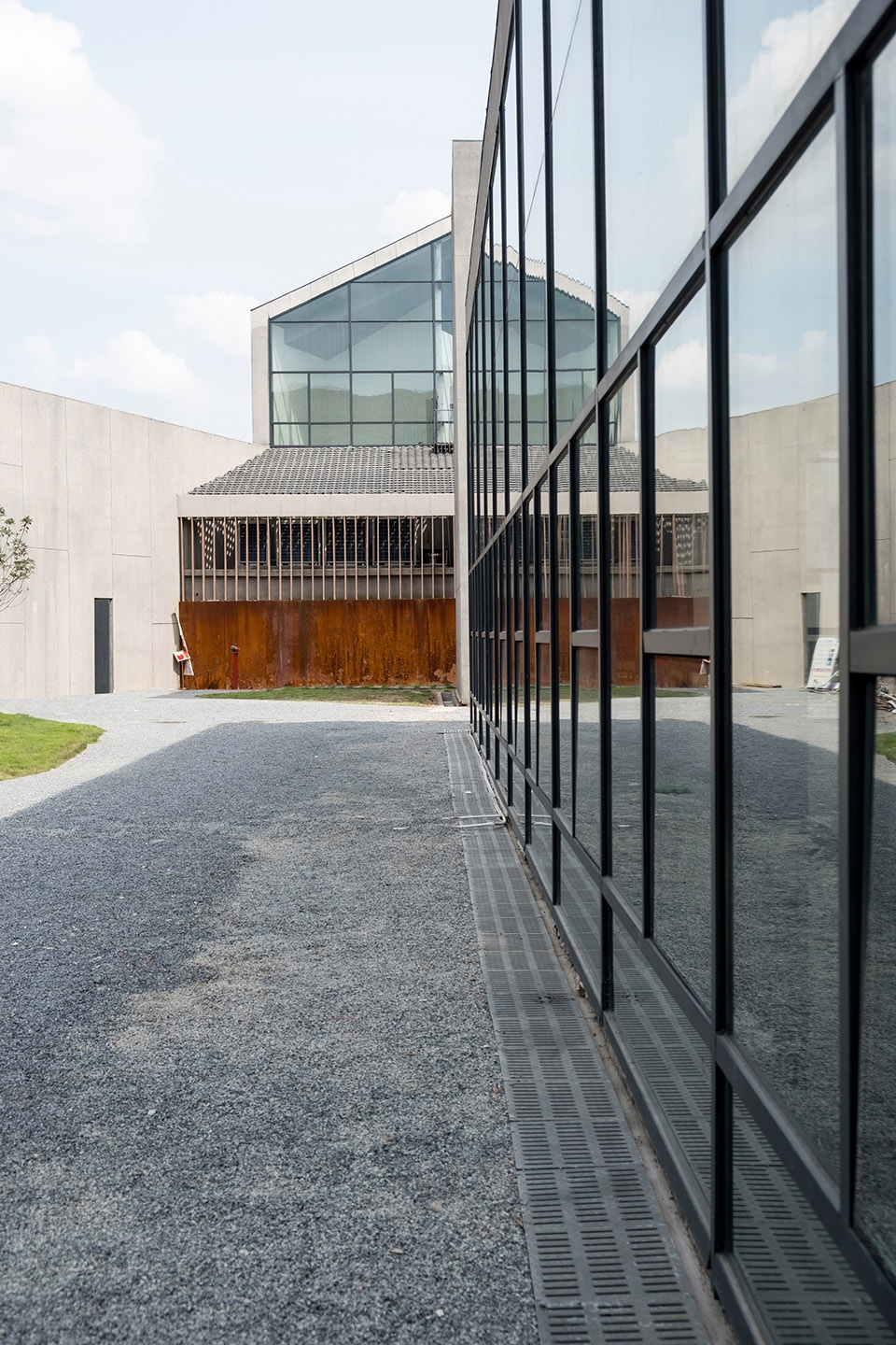 service center of peony performance park china by beyond time architects china architecture design research group no3 architecture depart...