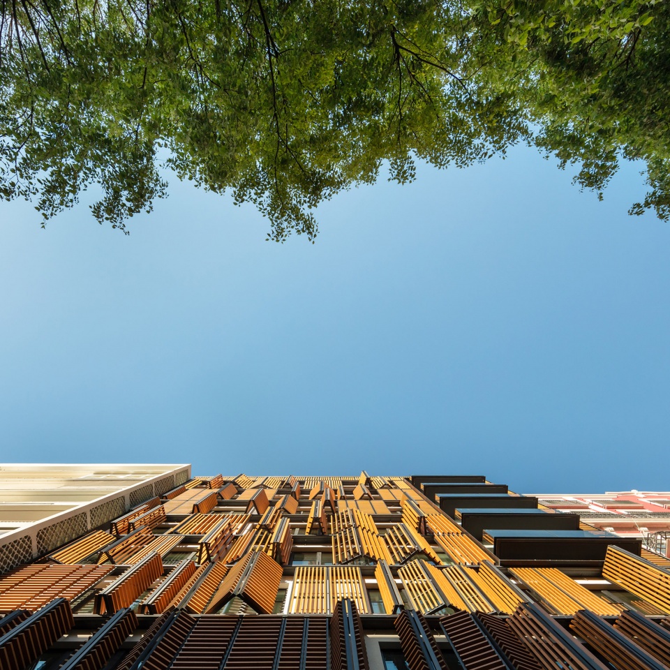 lisbon wood building by plano humano arquitectos