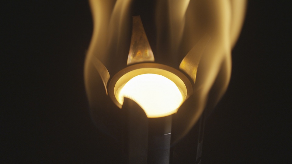 tokyo 2020 olympic torch design by tokujin yoshioka