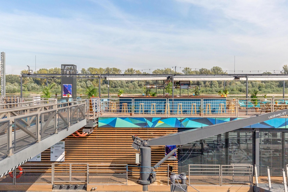 new wave harbour by five cell architects