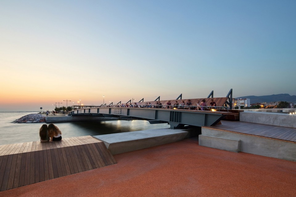 Bostanli Footbridge Sunset Lounge 960x640 1