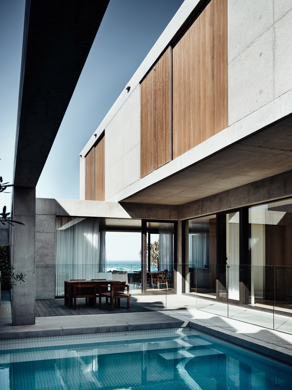 mermaid beach residence by b e architecture