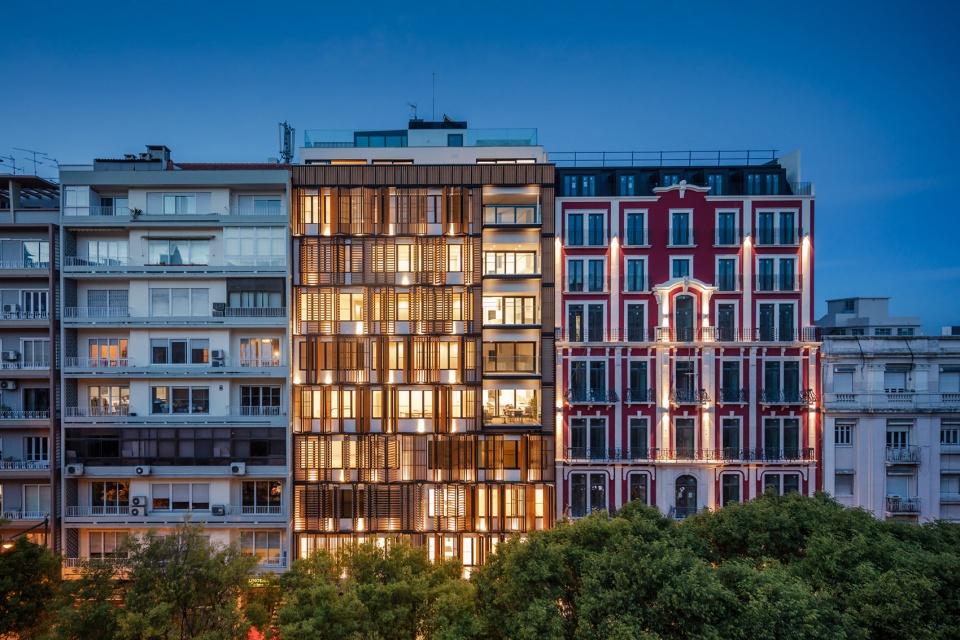 lisbon wood building by plano humano arquitectos