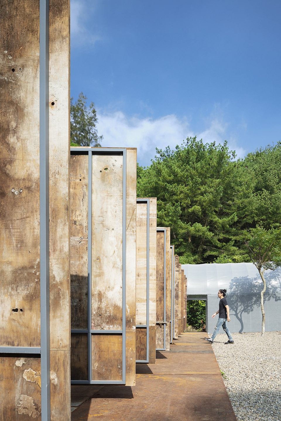 forest big by divooe zein architects