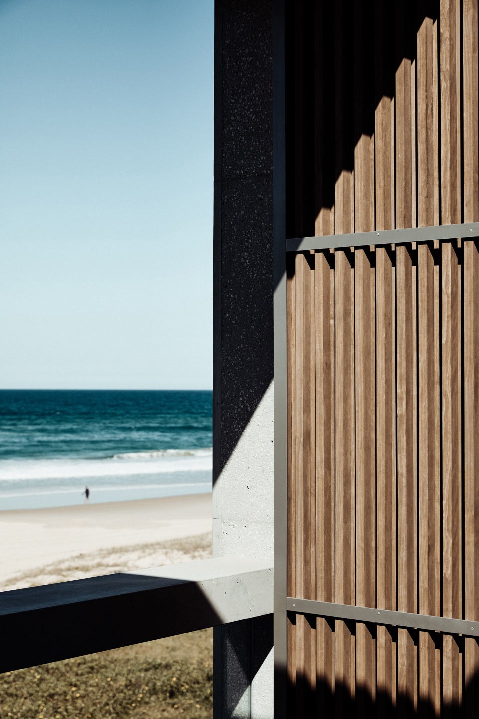 mermaid beach residence by b e architecture