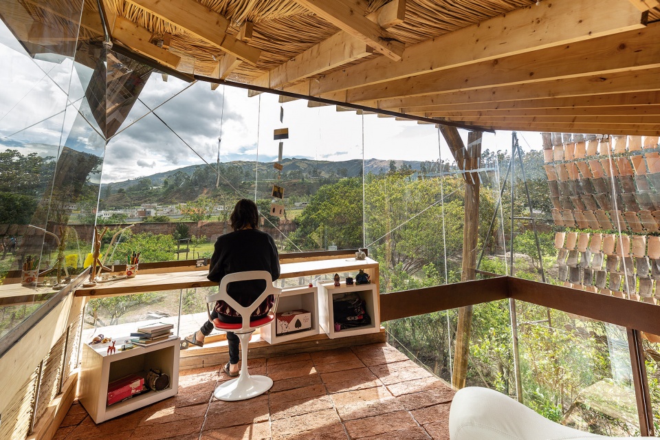 house of flying tiles by daniel moreno flores