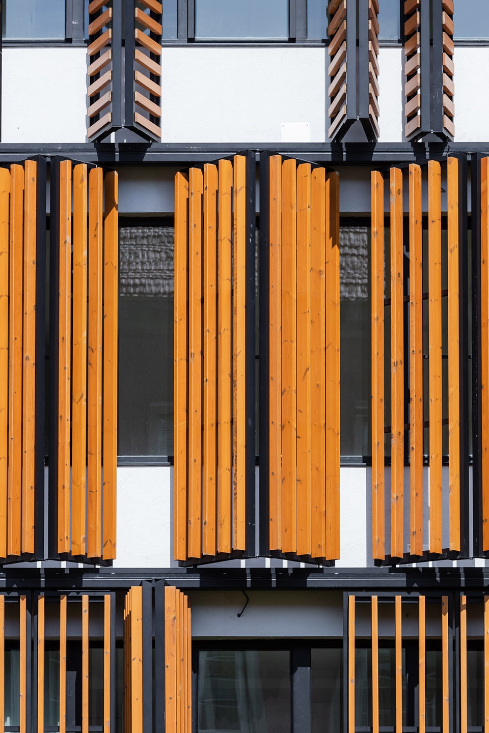 lisbon wood building by plano humano arquitectos