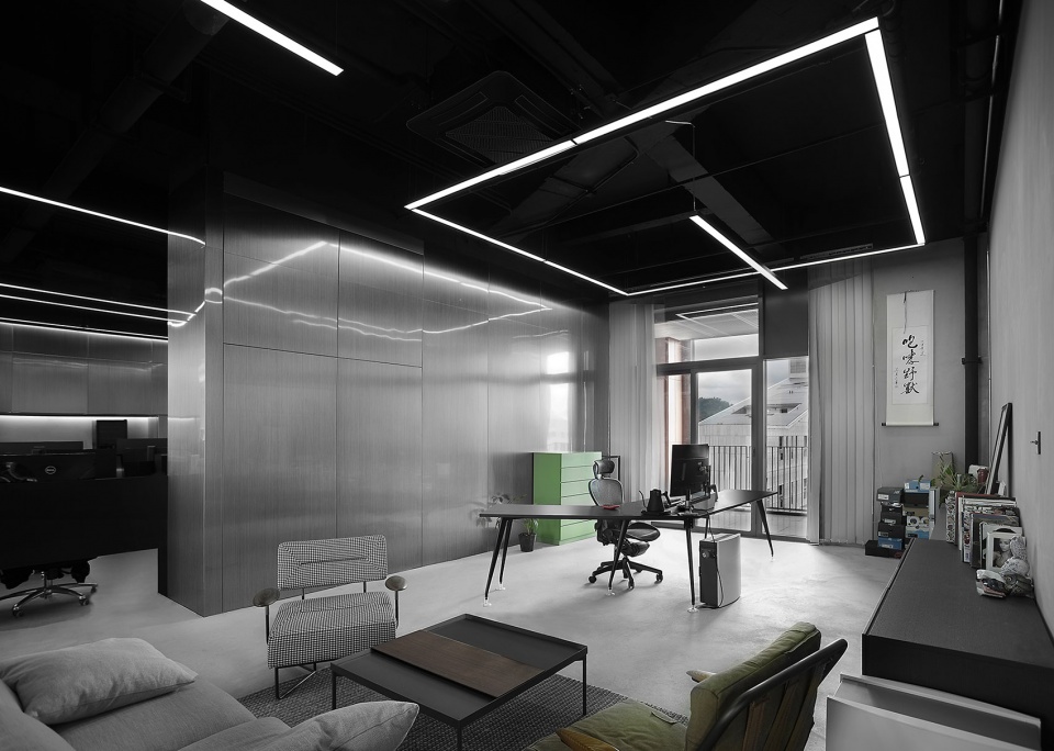 roaringwild studio china by weiweimao