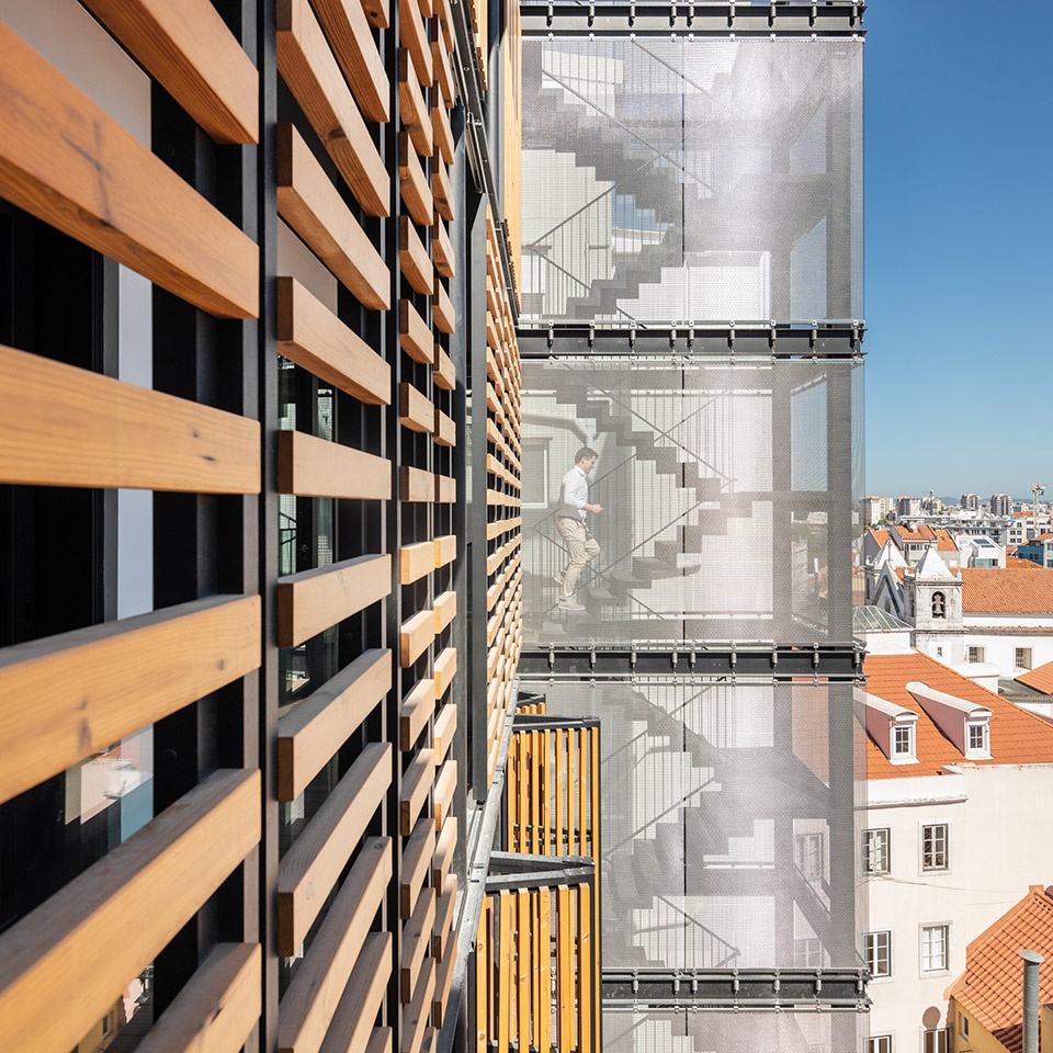 lisbon wood building by plano humano arquitectos