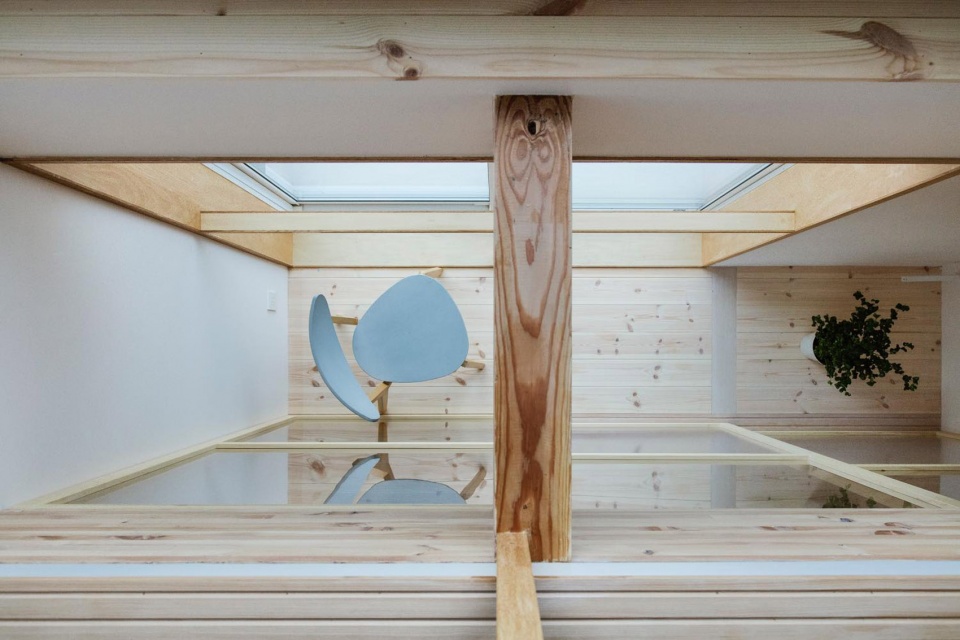 house between curb by tsudou design studio