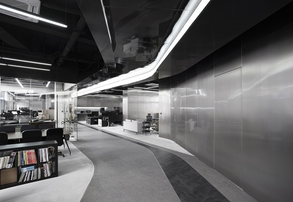 roaringwild studio china by weiweimao