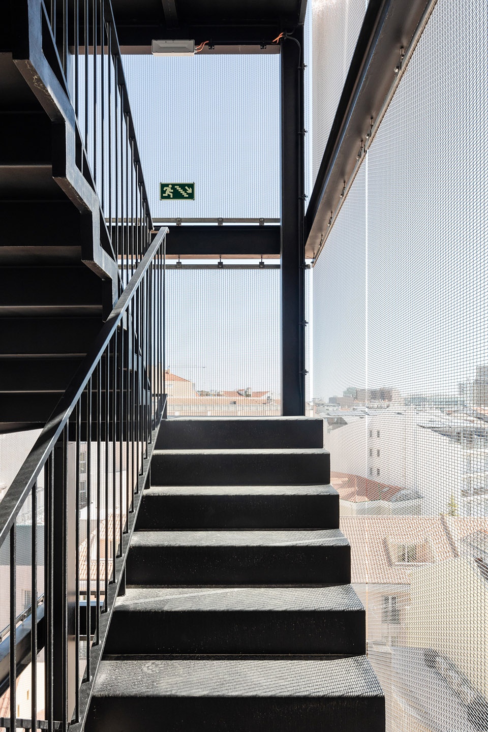 lisbon wood building by plano humano arquitectos