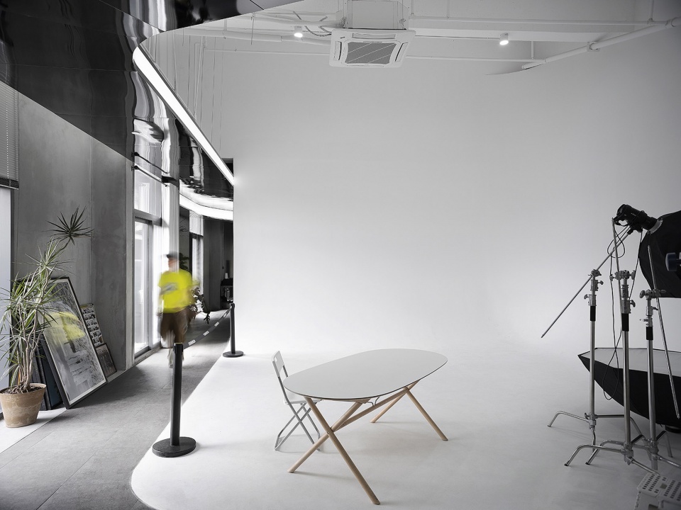 roaringwild studio china by weiweimao