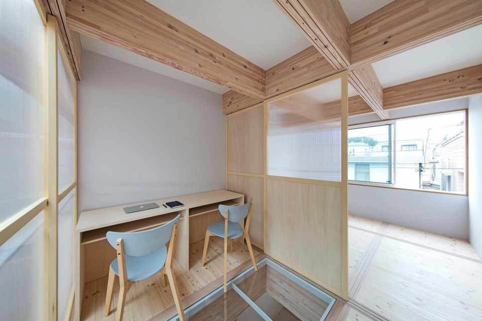 house between curb by tsudou design studio