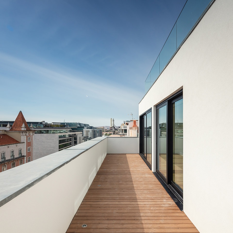 lisbon wood building by plano humano arquitectos